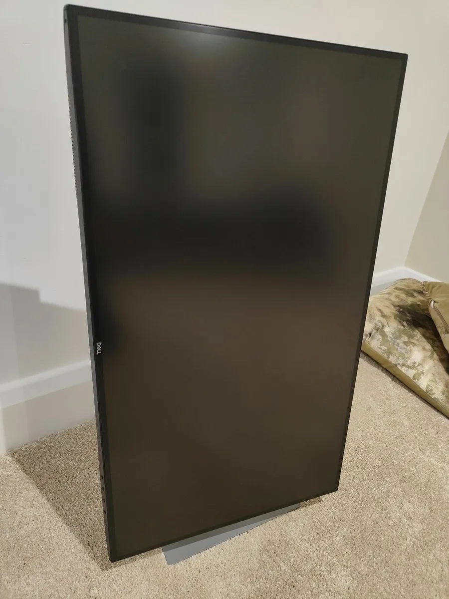 Dell Ultrasharp - 27" Adjustable Monitor - Mint - Image 2
