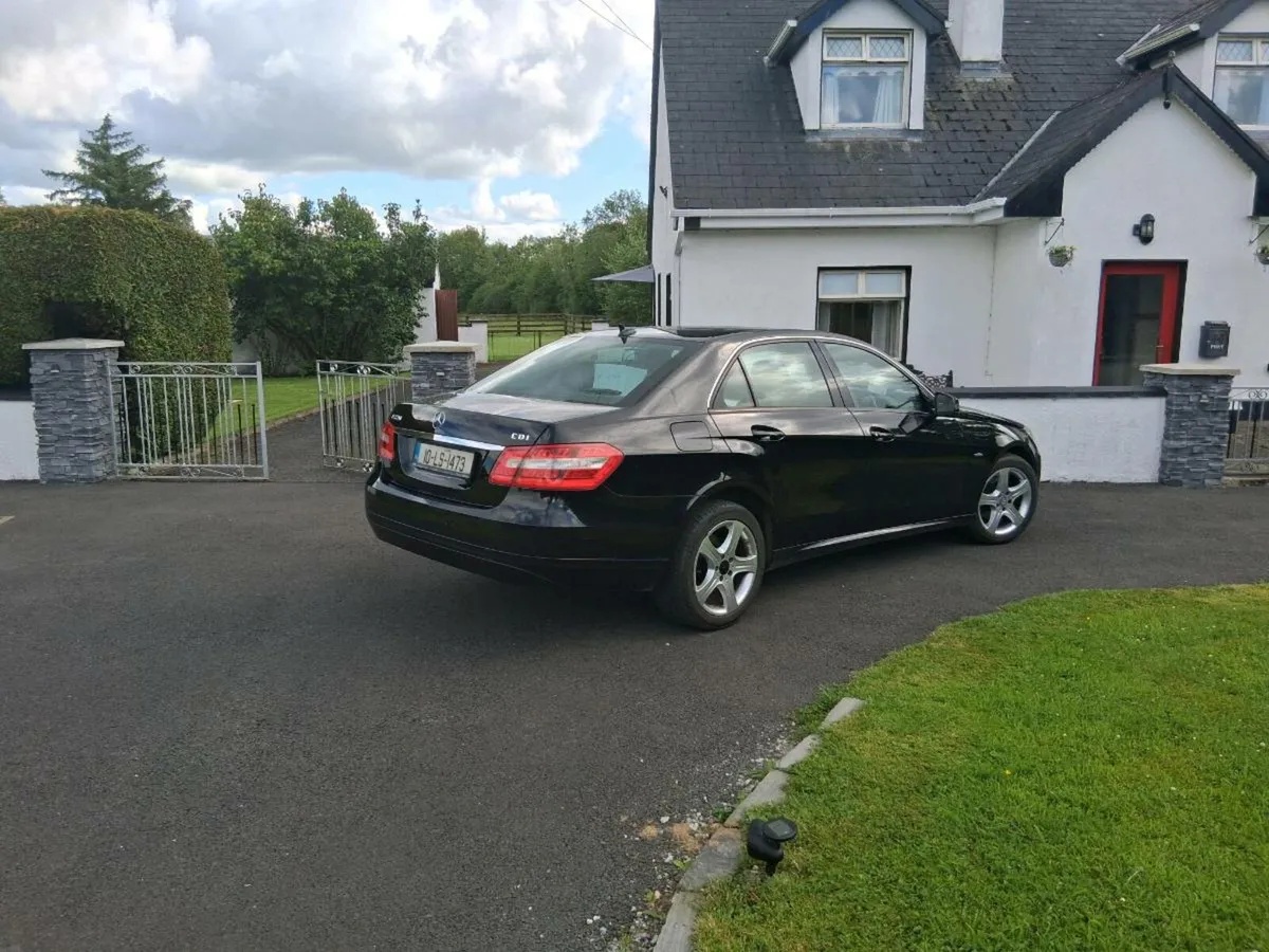 2010 Mercedes e220 diesel - Image 2