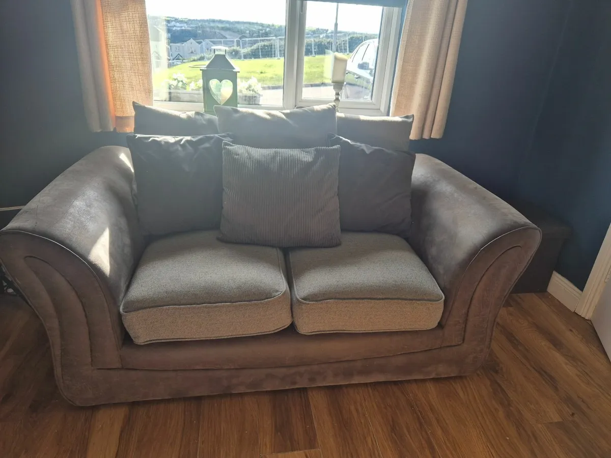 2 seater sofa ,very clean and solid - Image 1