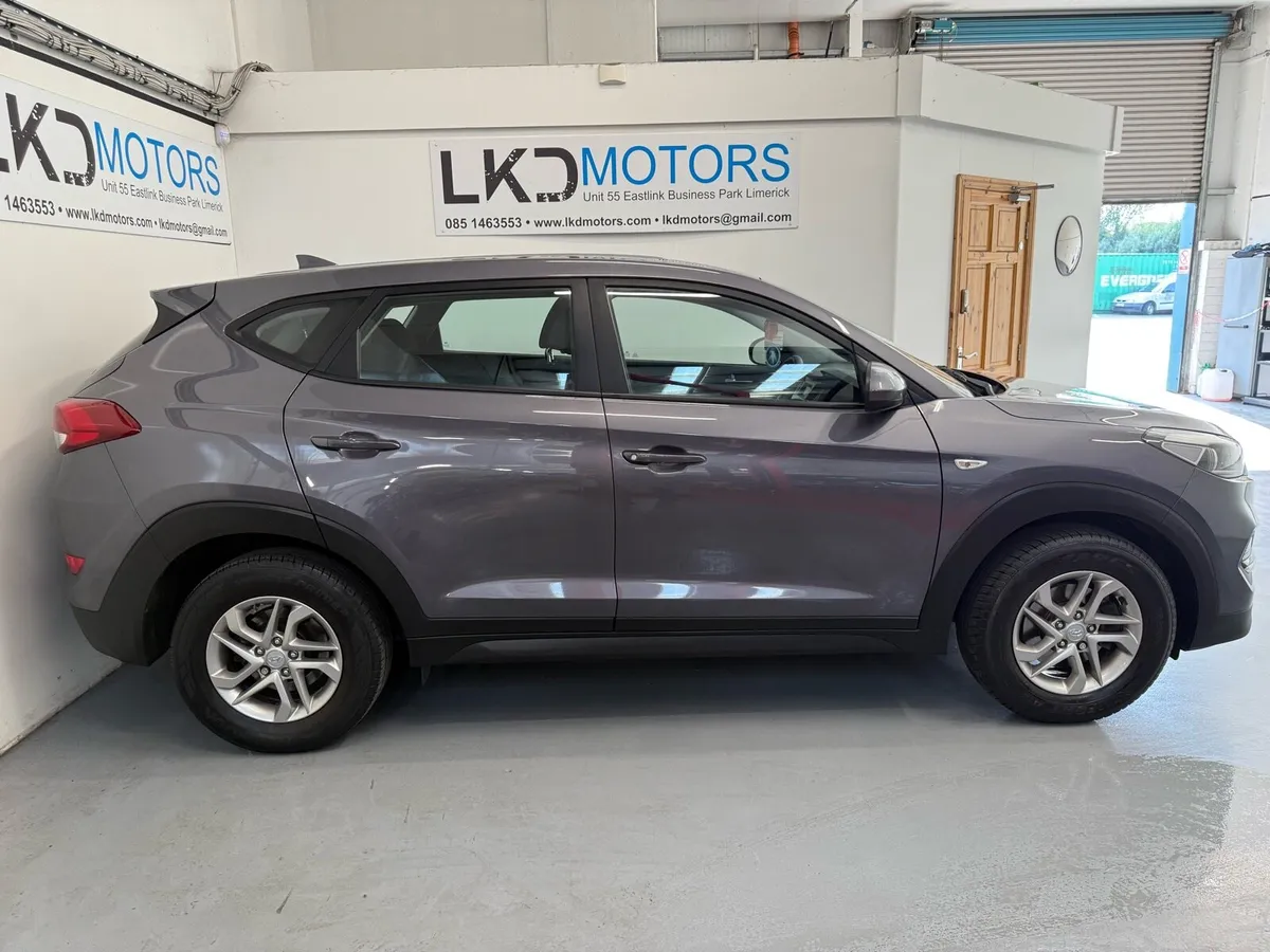 Hyundai Tucson 2016 diesel,Mint condition,low mls - Image 4