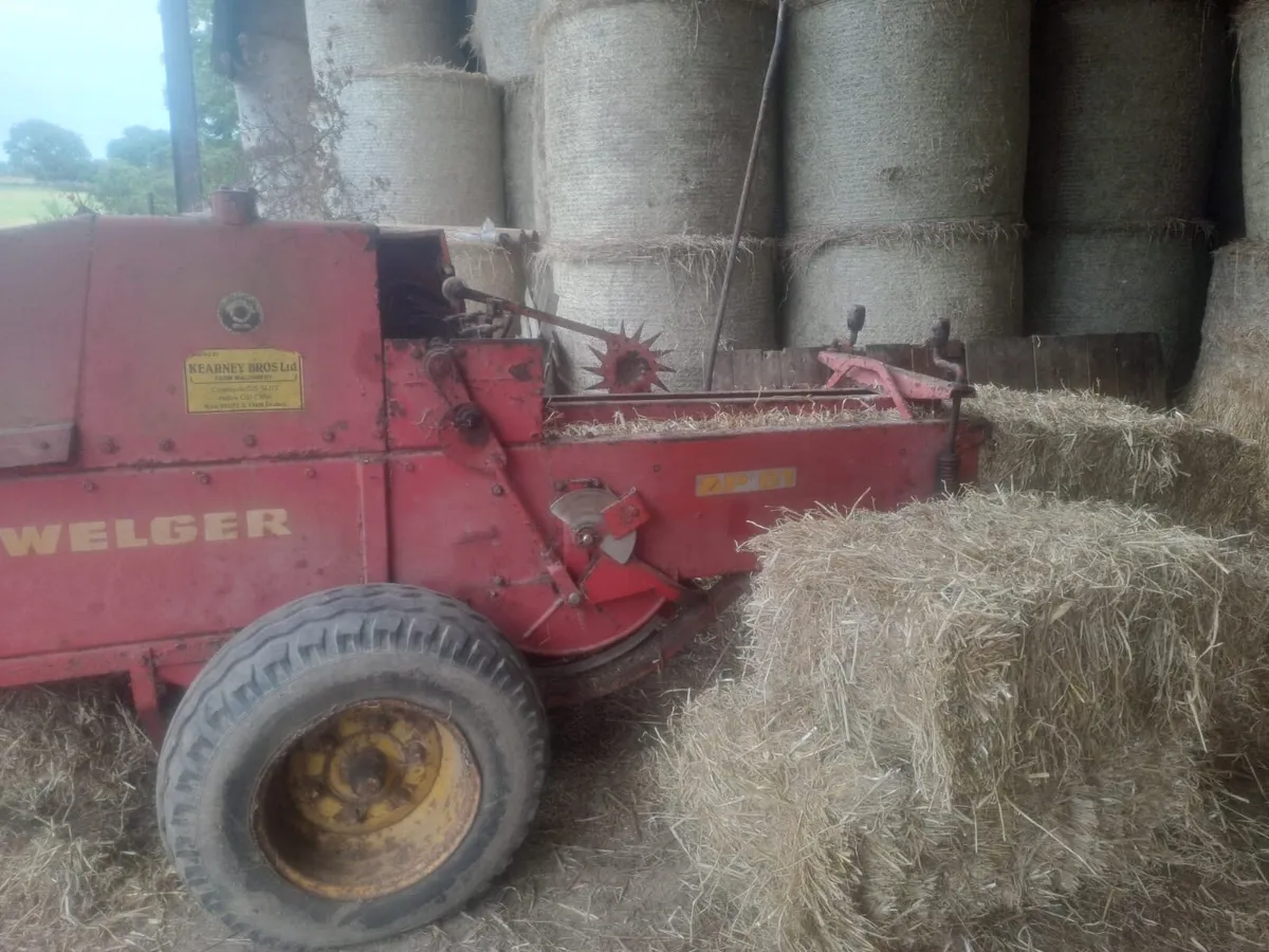 Small square baler - Image 1