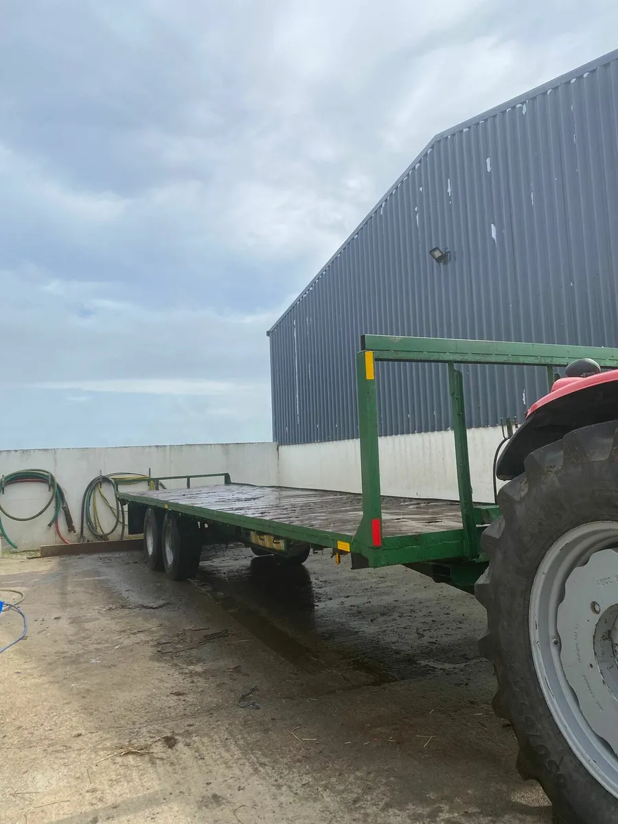 Bale trailer - Image 1
