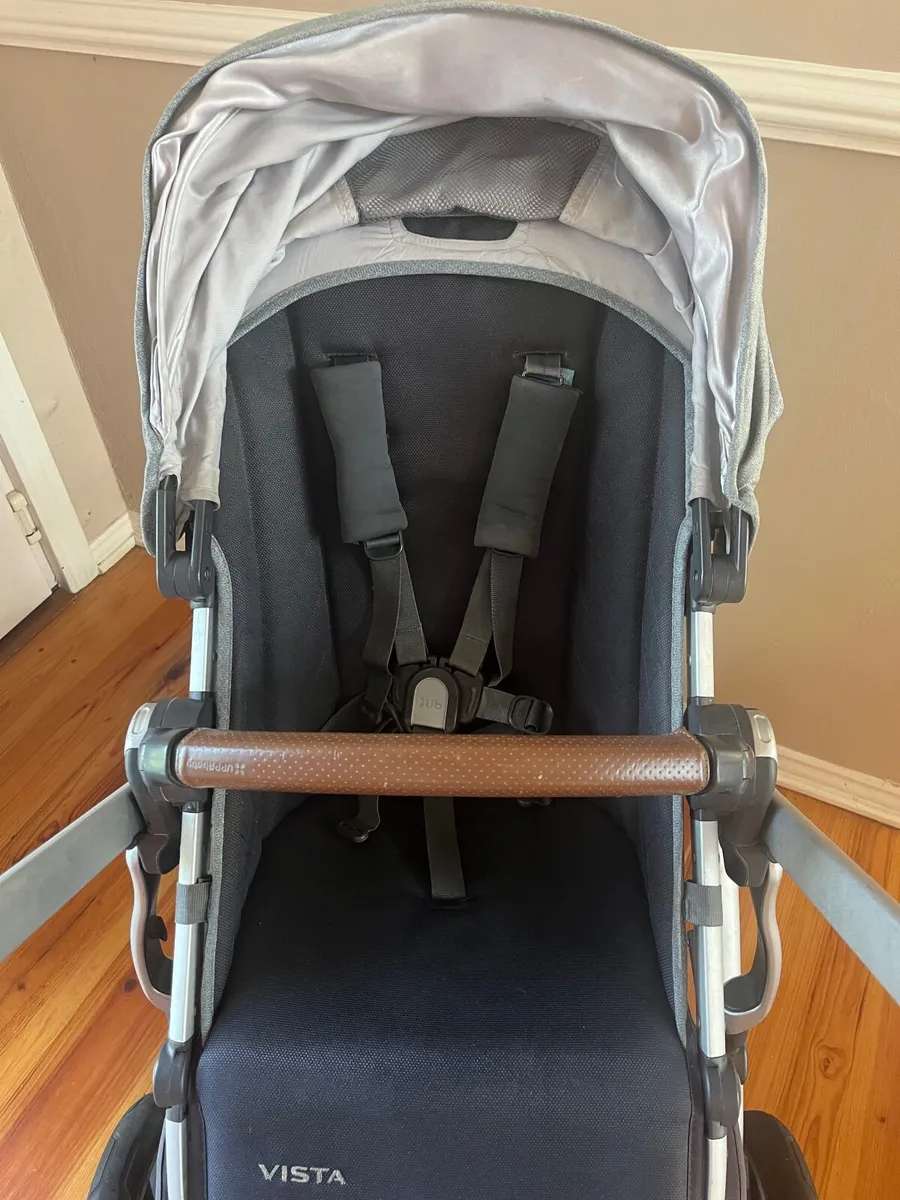 Uppababy Vista travel system stroller and basinet - Image 2