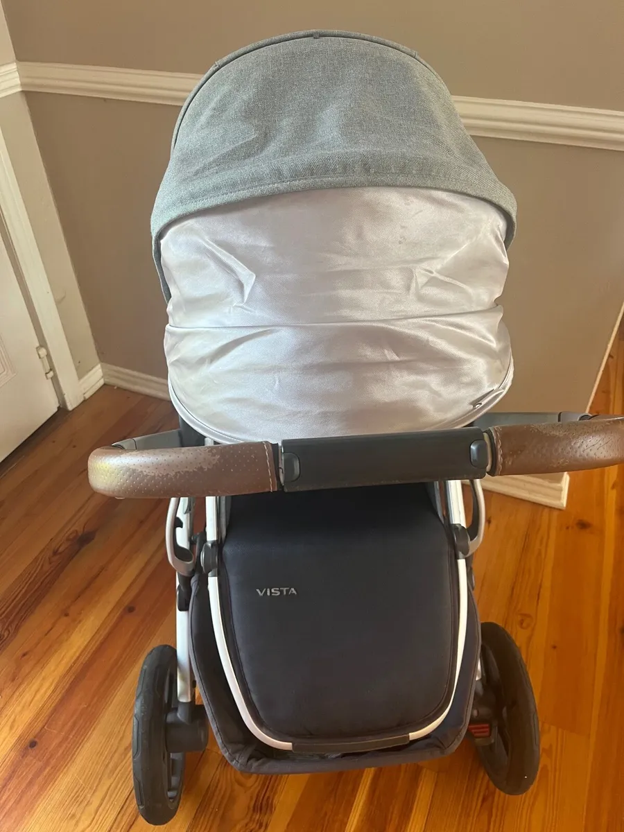 Uppababy Vista travel system stroller and basinet - Image 4