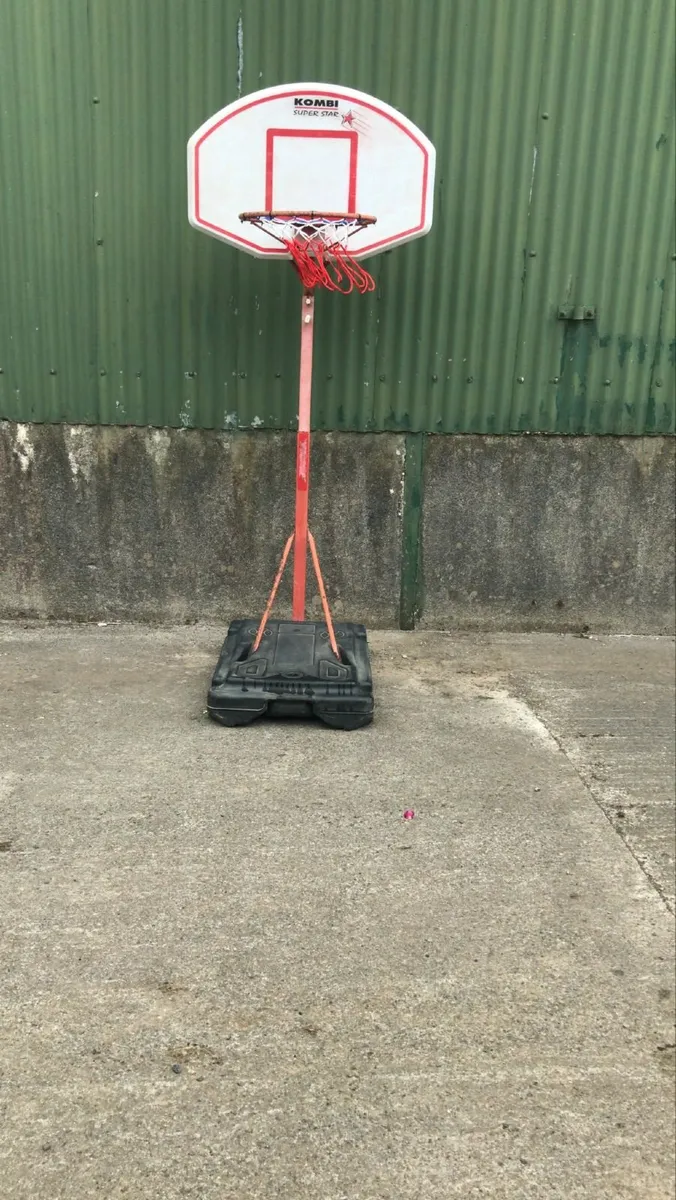 Basketball hoop - Image 1
