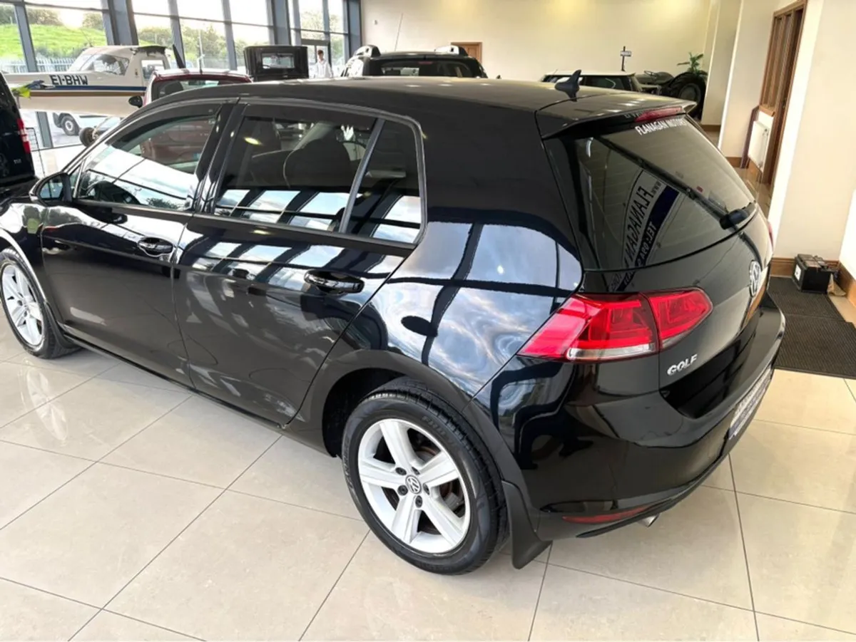 Volkswagen Golf 1.6 TDI Match Edition Bluemotion - Image 3