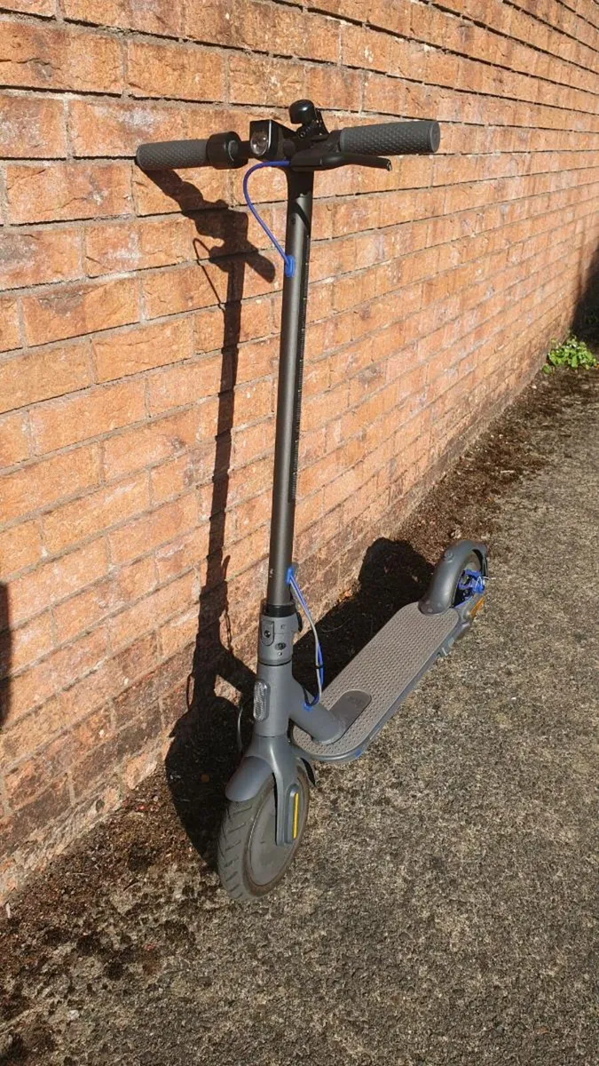 Xiomai Mi Electric Scooter 3 - Image 2