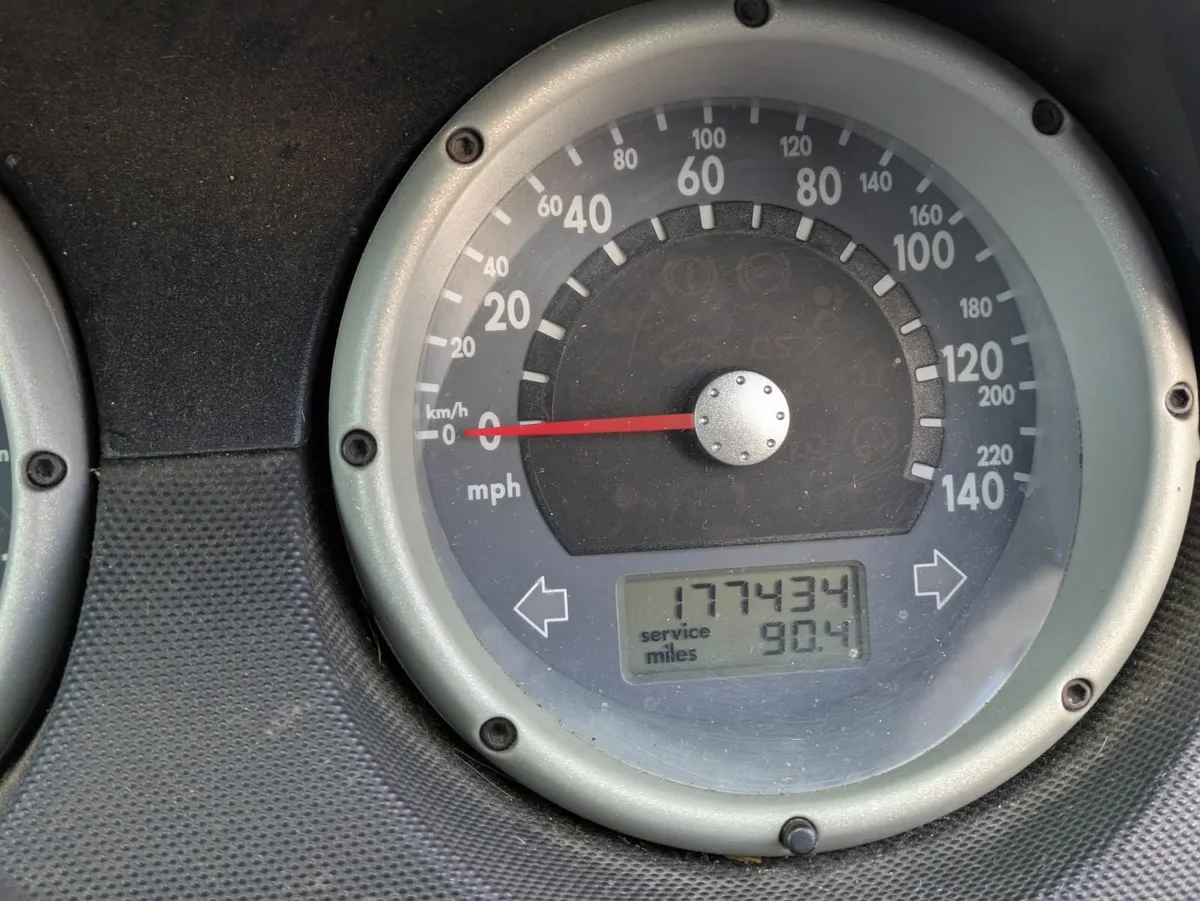 Volkswagen Polo 2001 Saloon - Image 3