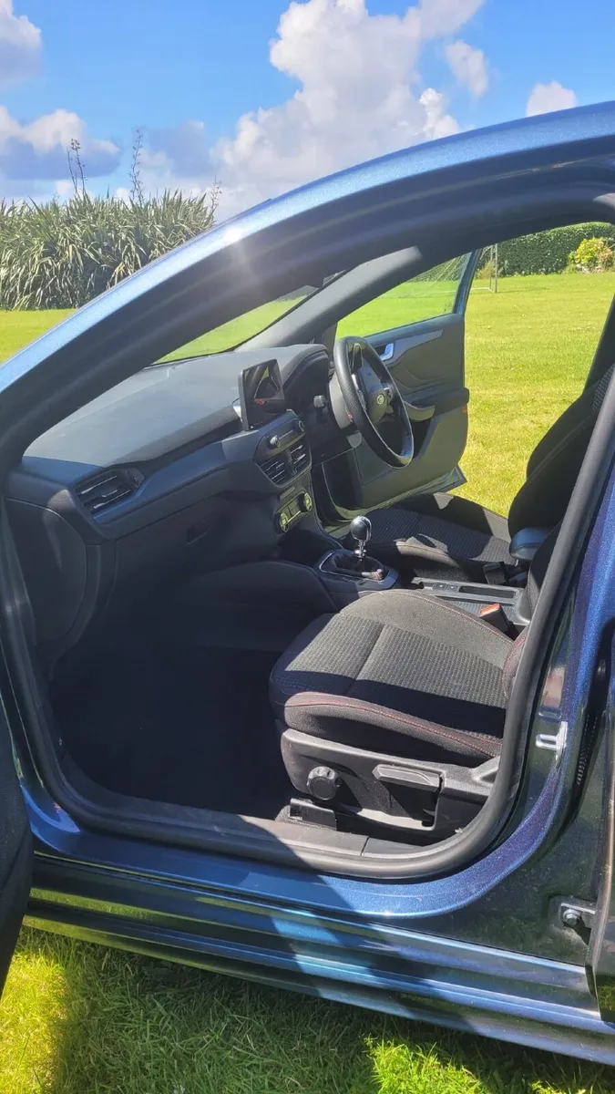Ford Focus 2022 - Image 2