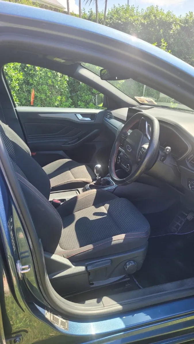Ford Focus 2022 - Image 3