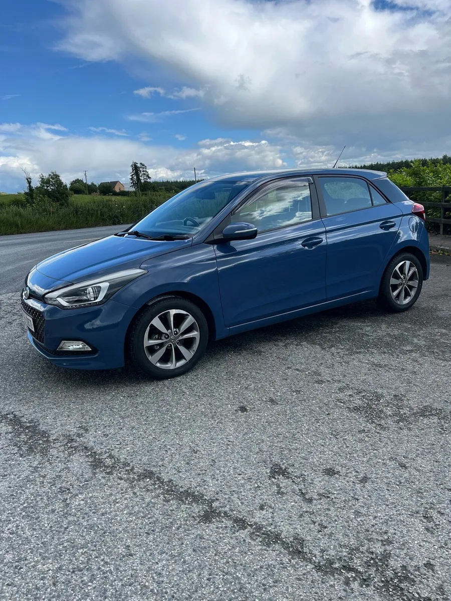 HYUNDIA I20 AUTOMATIC - Image 1