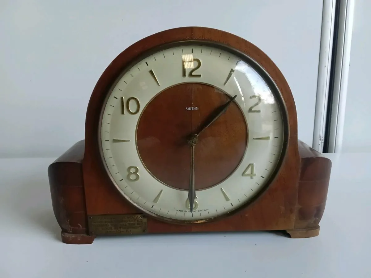 Antique 1960s Art Deco Smith Montrose clock - Image 1
