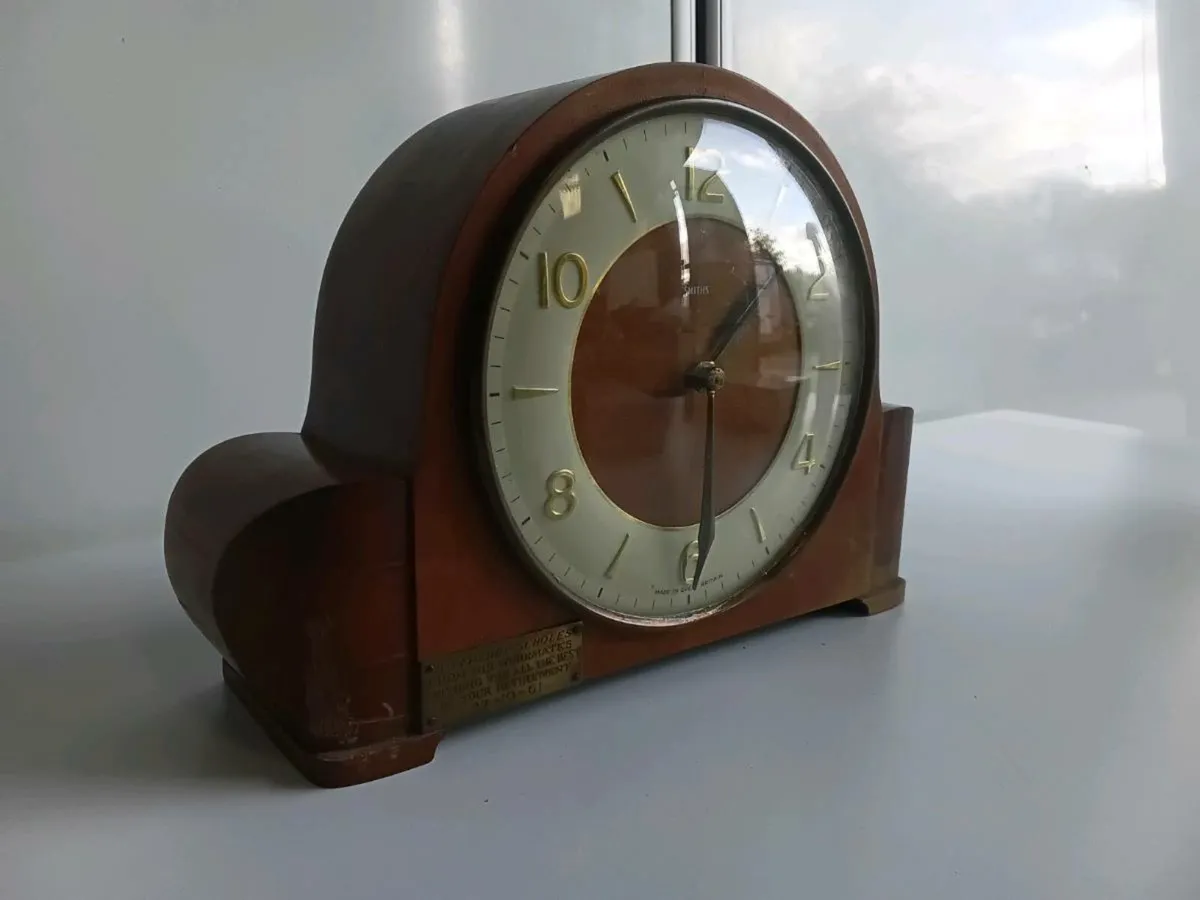 Antique 1960s Art Deco Smith Montrose clock - Image 2