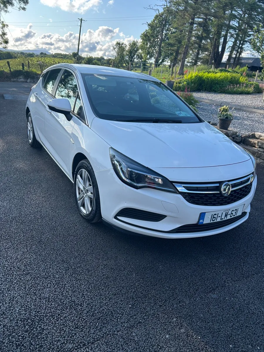 2016 Vauxhall Astra - Image 1