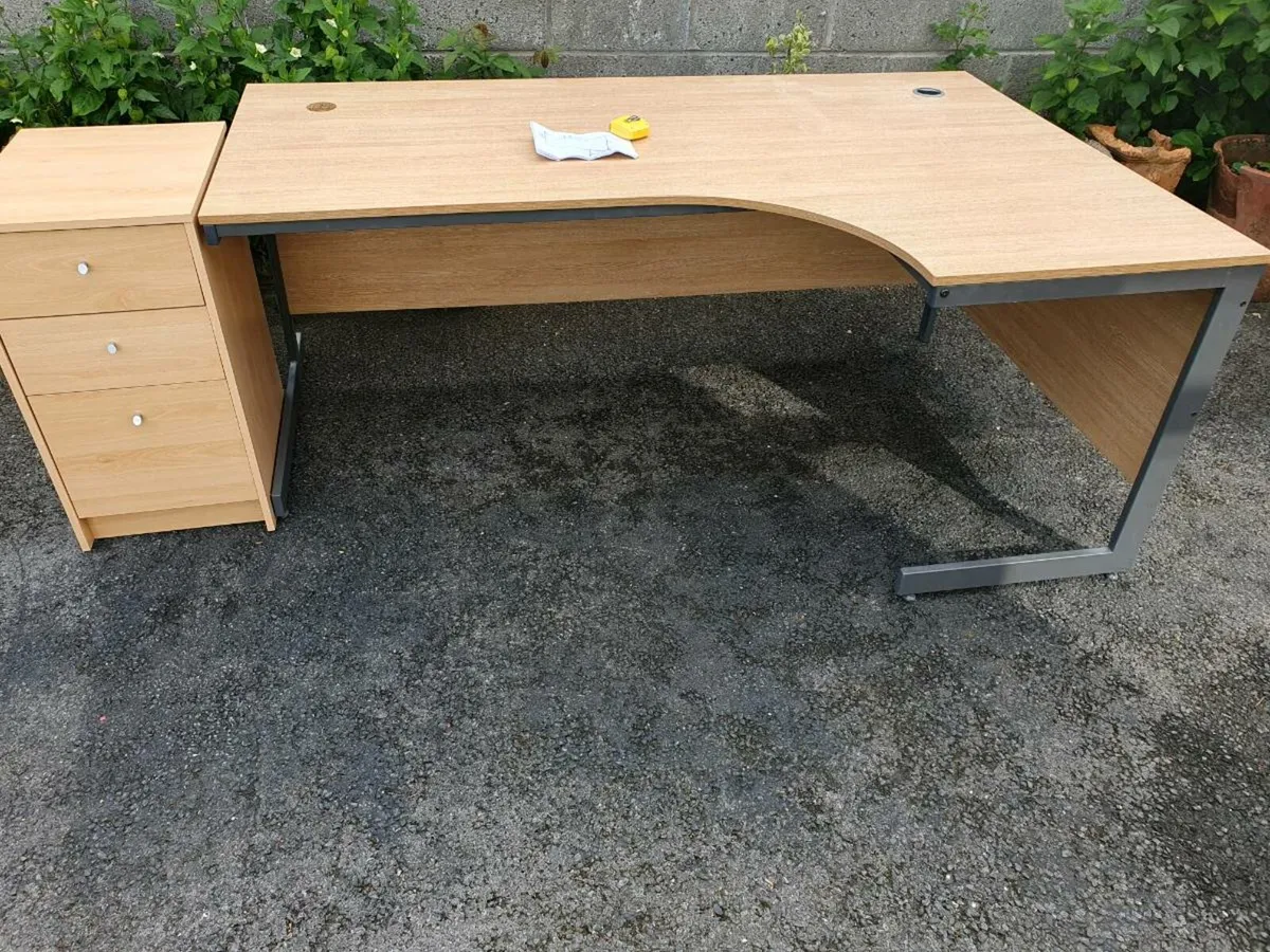 Beech office desk and 3drawer unit - Image 4