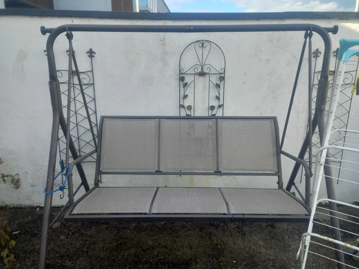 Garden 3 seater metal swing - Image 2