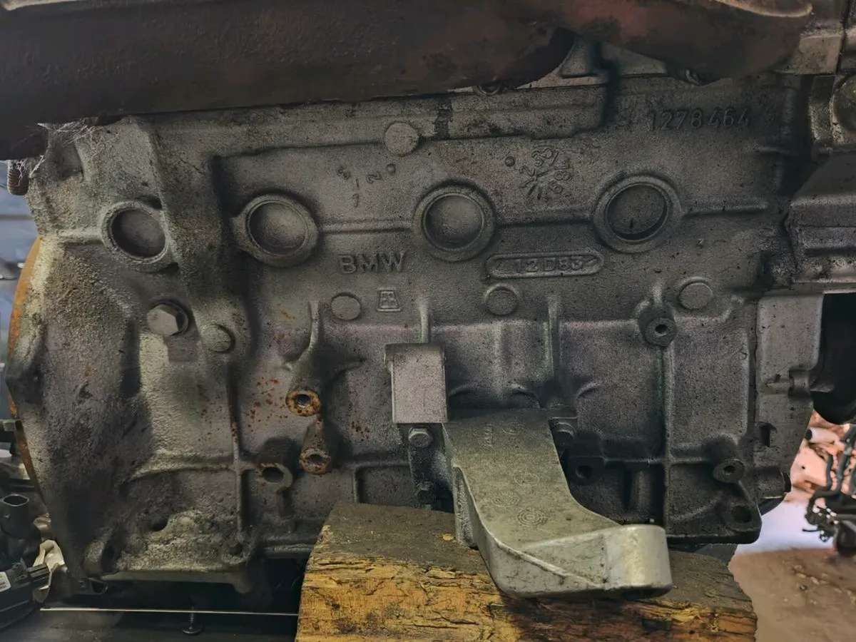E28 BMW 518i M10 Engine - Image 4