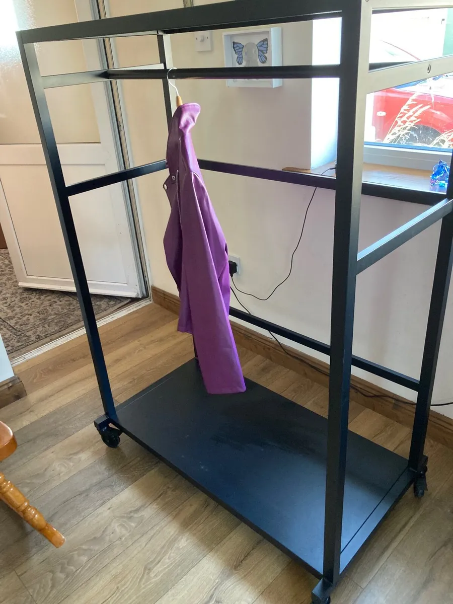 Mobile wardrobe - Image 1