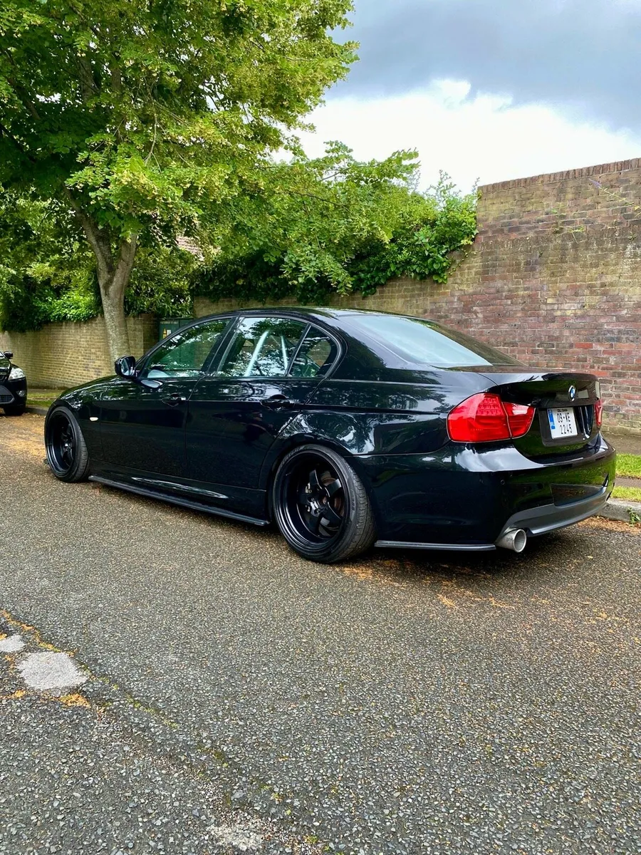BMW 3 series e90 - Image 2
