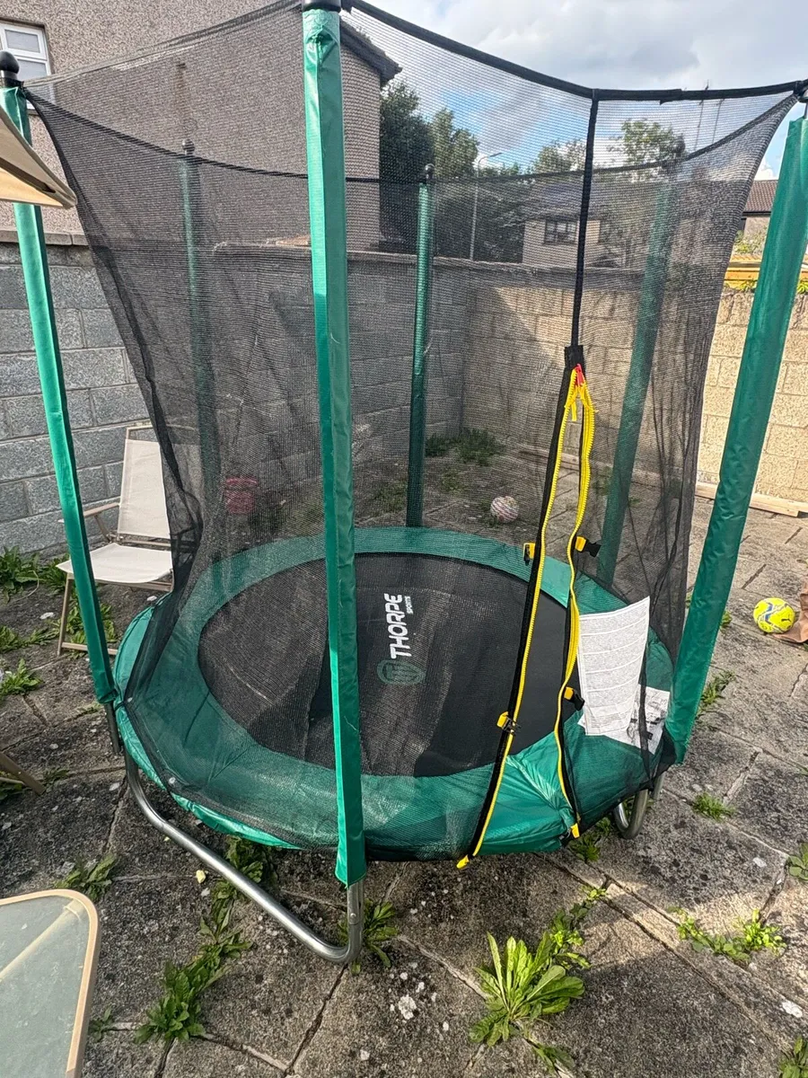 BRAND NEW: 6ft Trampoline with Enclosure - Image 3