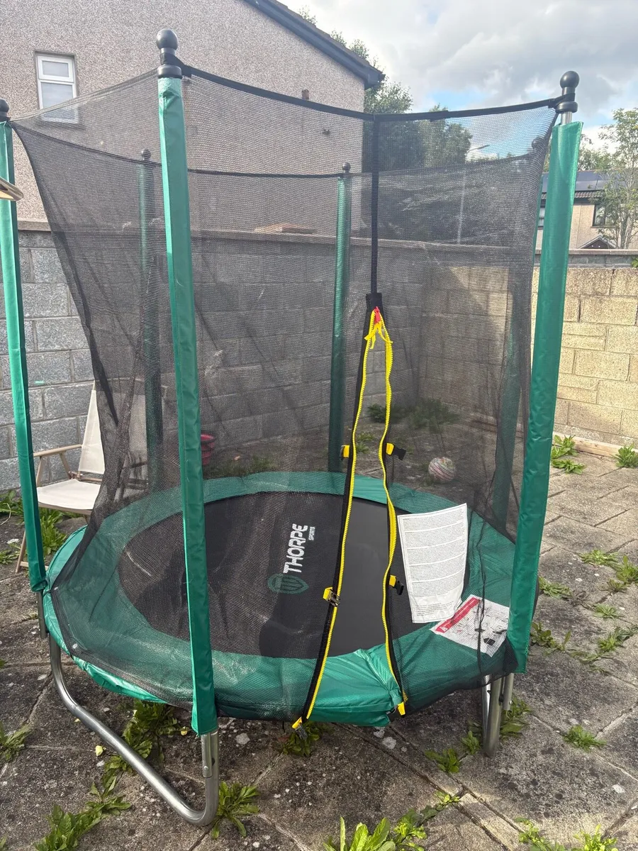 BRAND NEW: 6ft Trampoline with Enclosure - Image 4