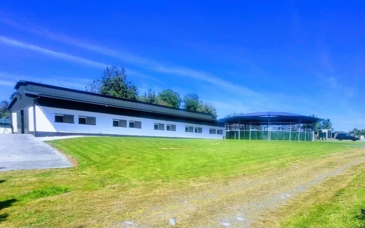 Private full livery yard - Image 1
