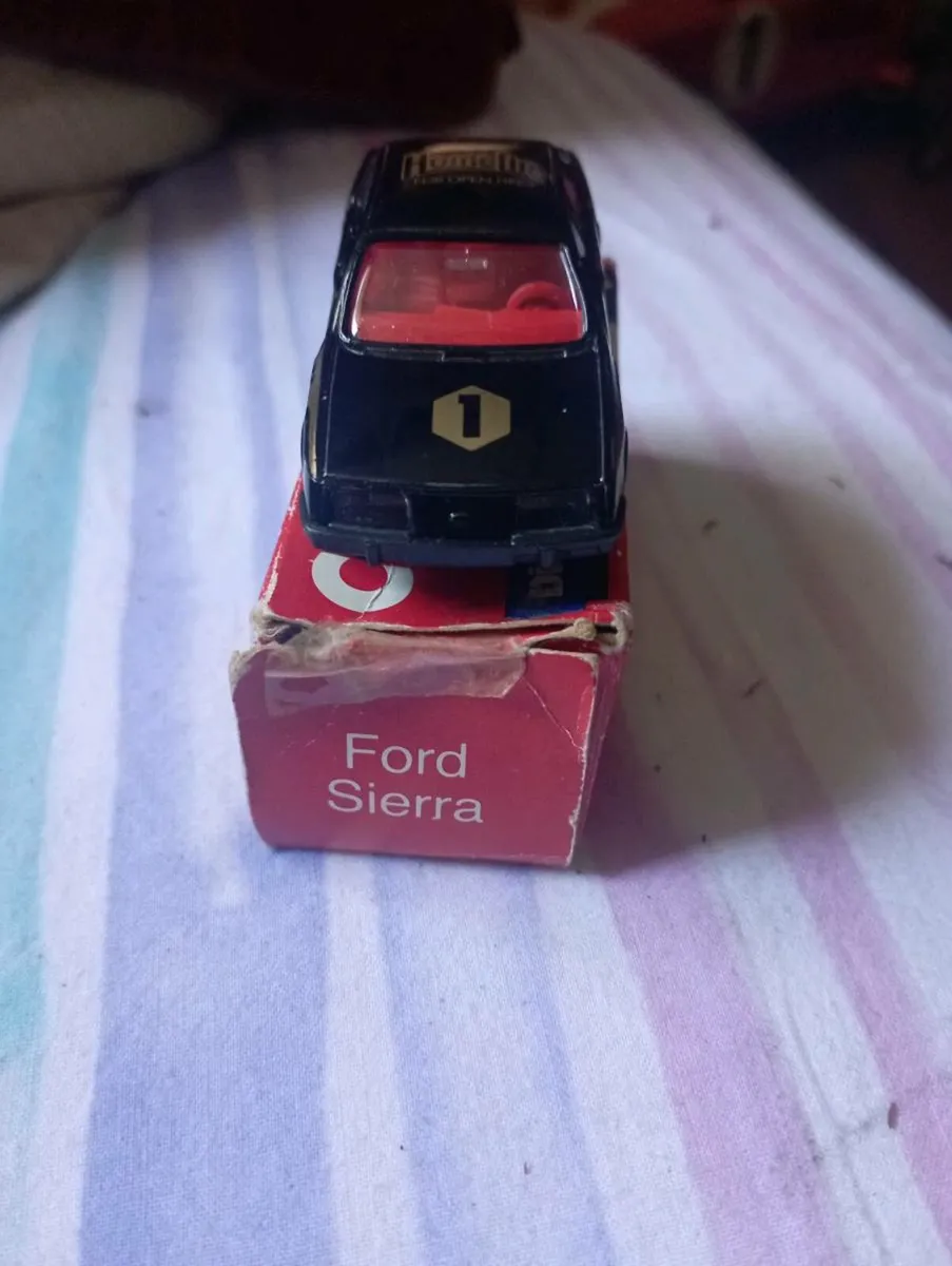 CORGI JUNIORS FORD SIERRA  GHIA - Image 3