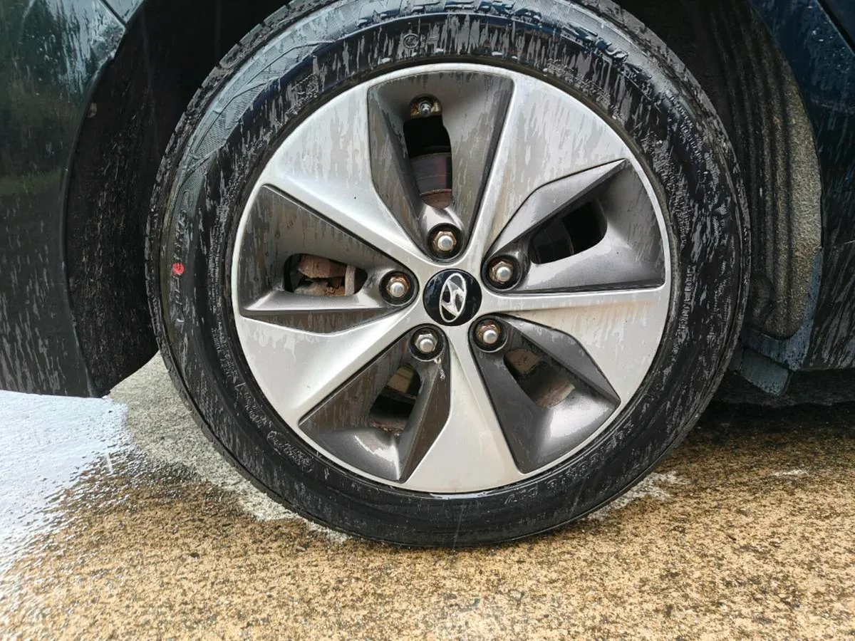 Hyundai Ioniq 28 - Image 2