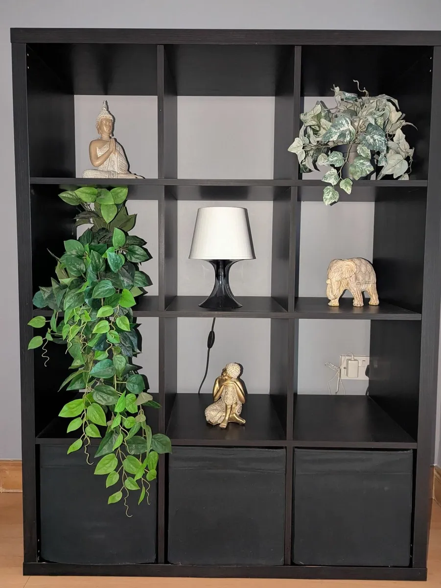 Cube display units x2 - Image 1