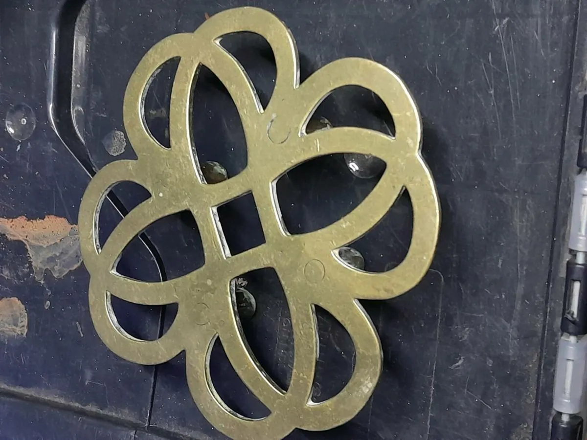 19ct brass trivet - Image 1