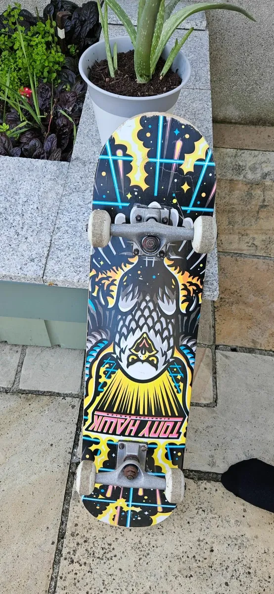 Skate board NEVER USED - Image 1