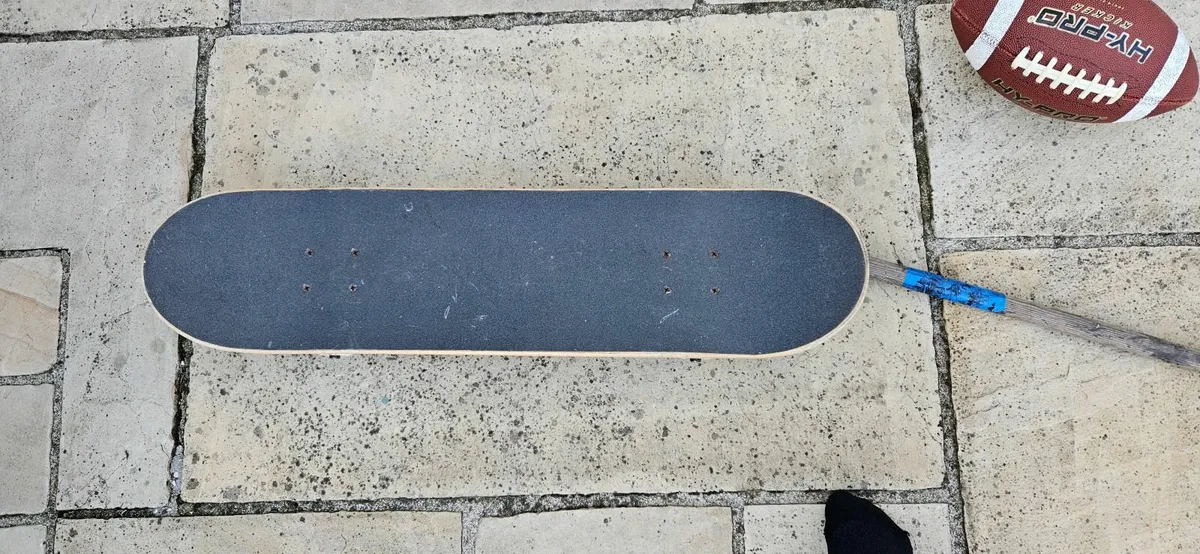 Skate board NEVER USED - Image 2