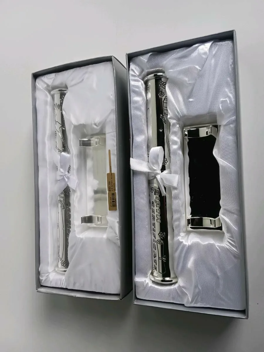 Birth Certificate Holder with Stand x1 - Image 4