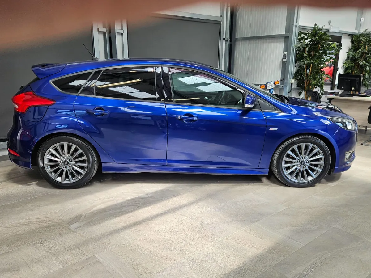 18 FORD FOCUS ST-LINE LINE EDITION - Image 3