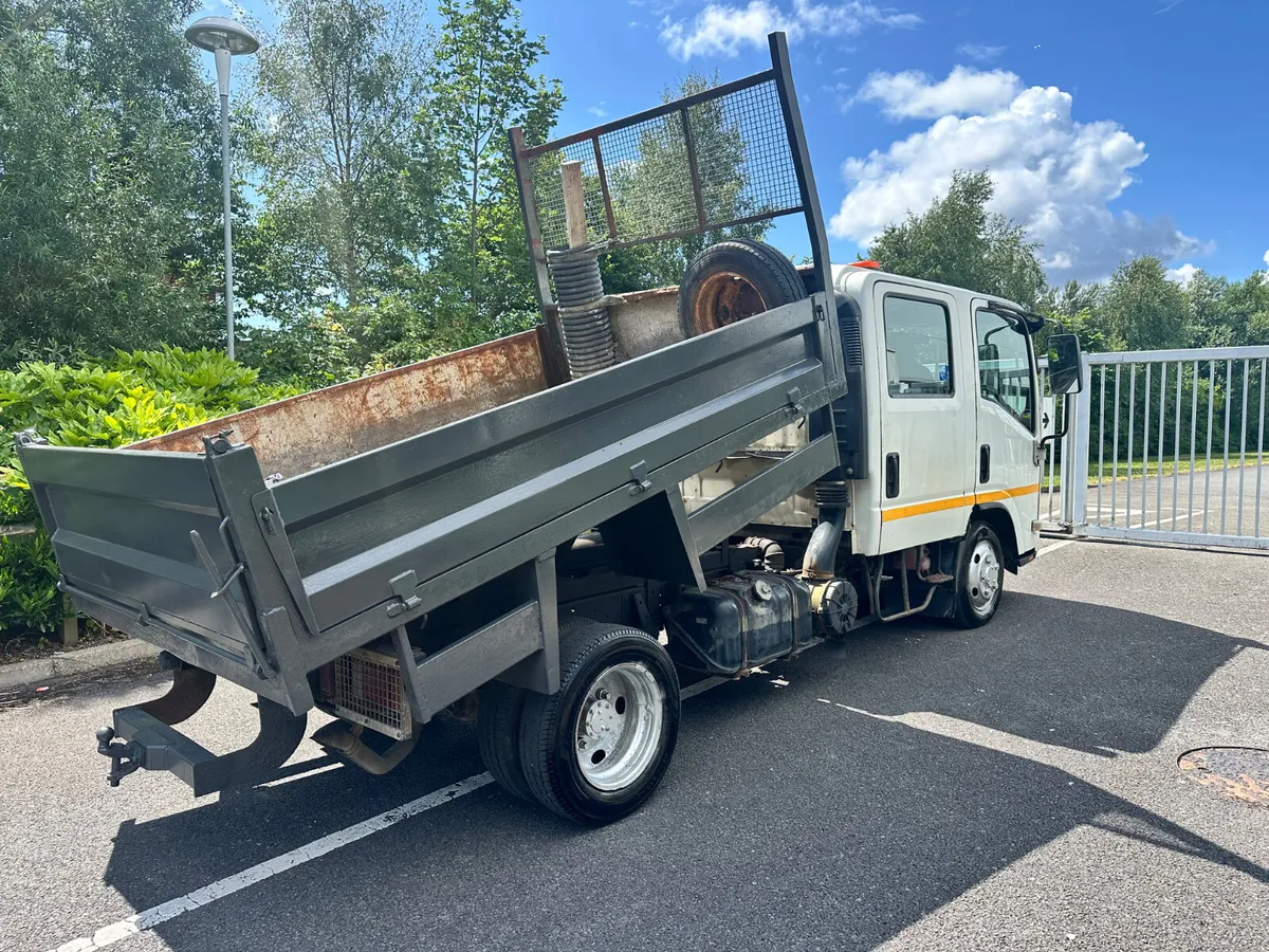 2014 Isuzu Tipper Crew Cab - Image 1