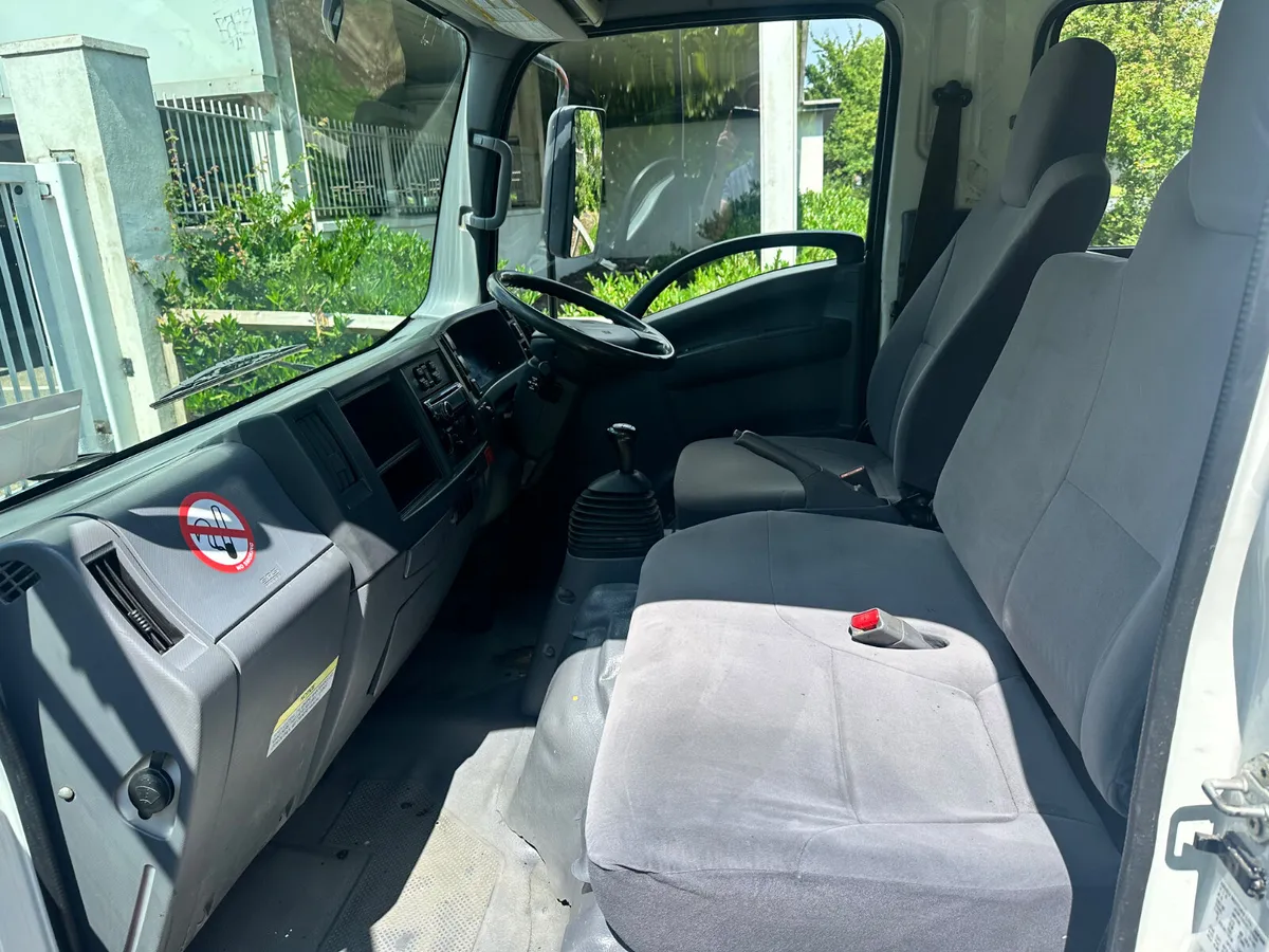2014 Isuzu Tipper Crew Cab - Image 4