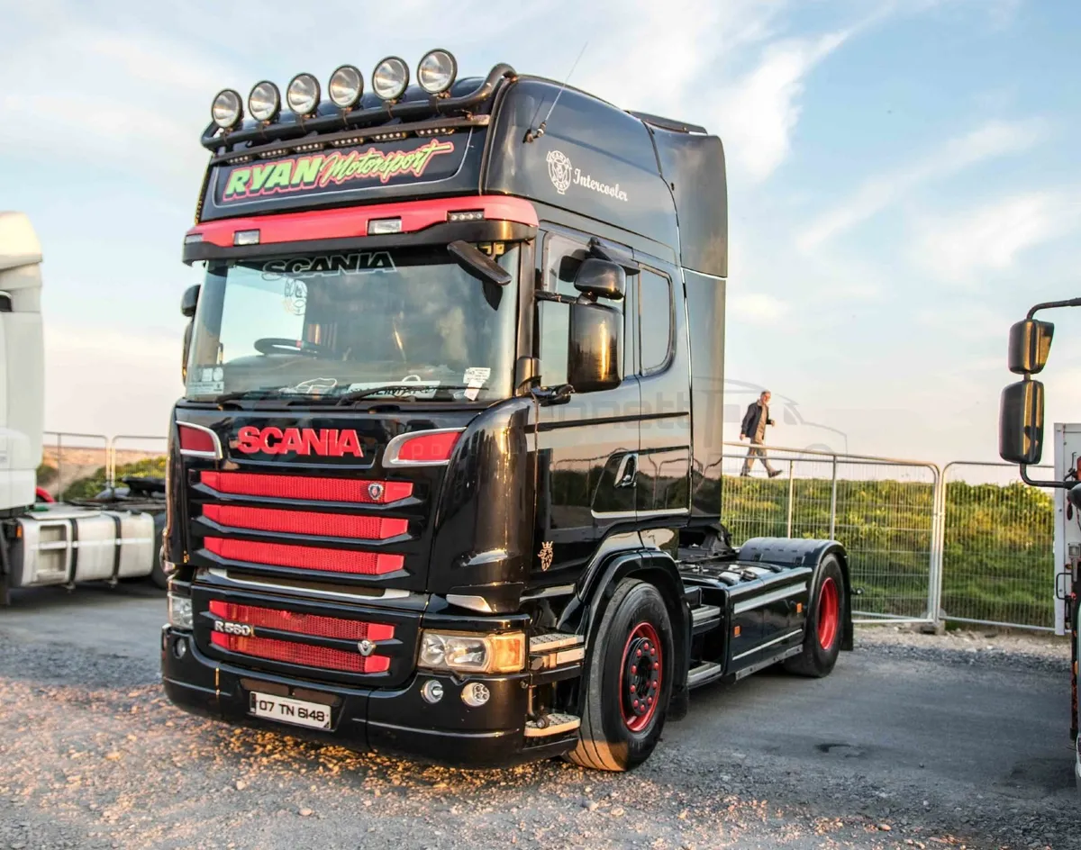 Scania R560 V8 - Image 1