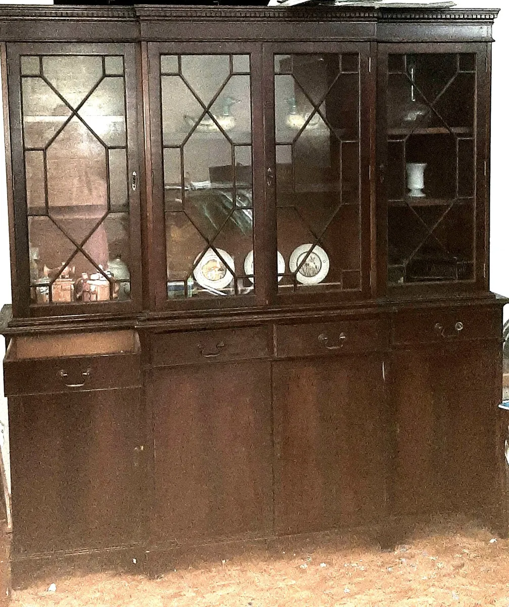Antique cabinet - Image 1