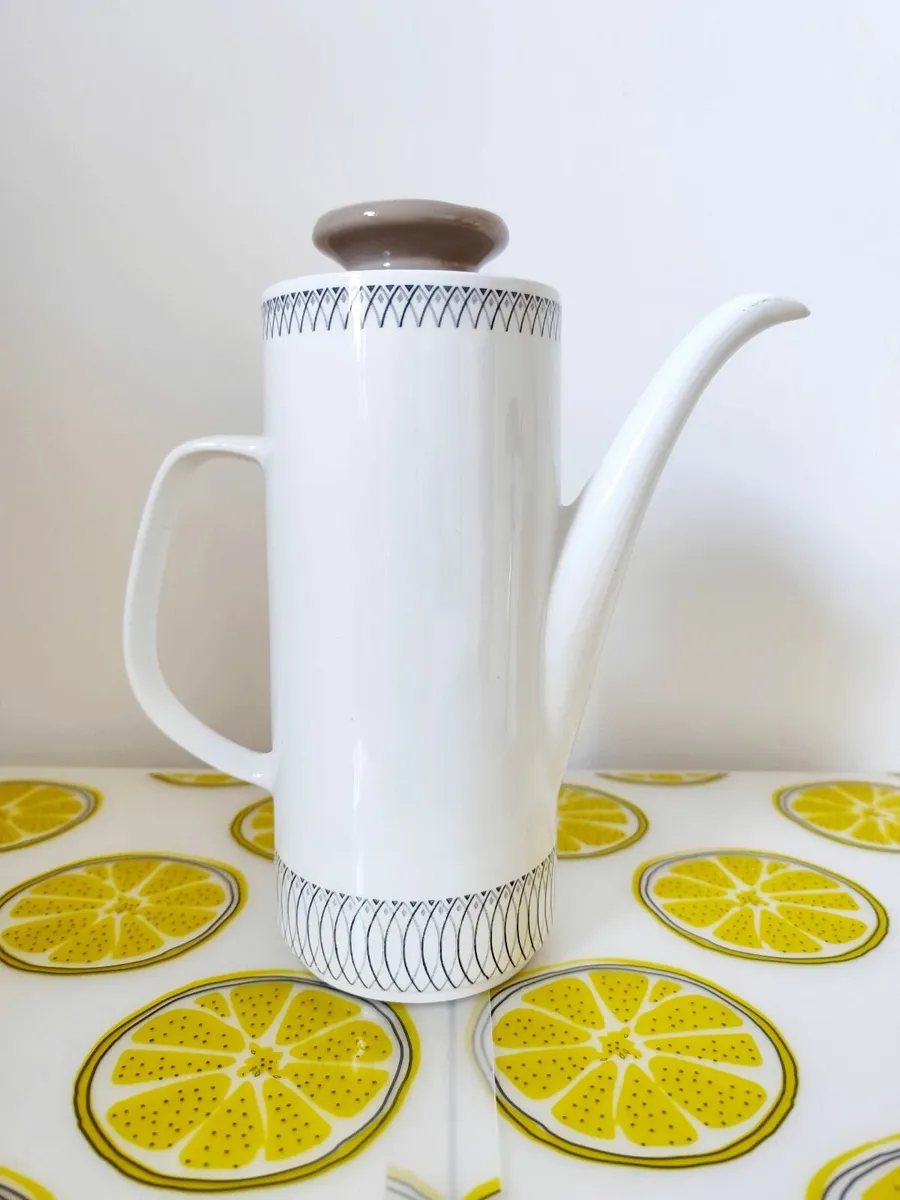 VINTAGE mid century JG MEAKIN SCRAFFITO teapot - Image 1