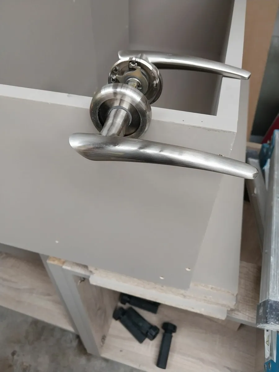 Door Handles + bathroom thumturns - Image 1