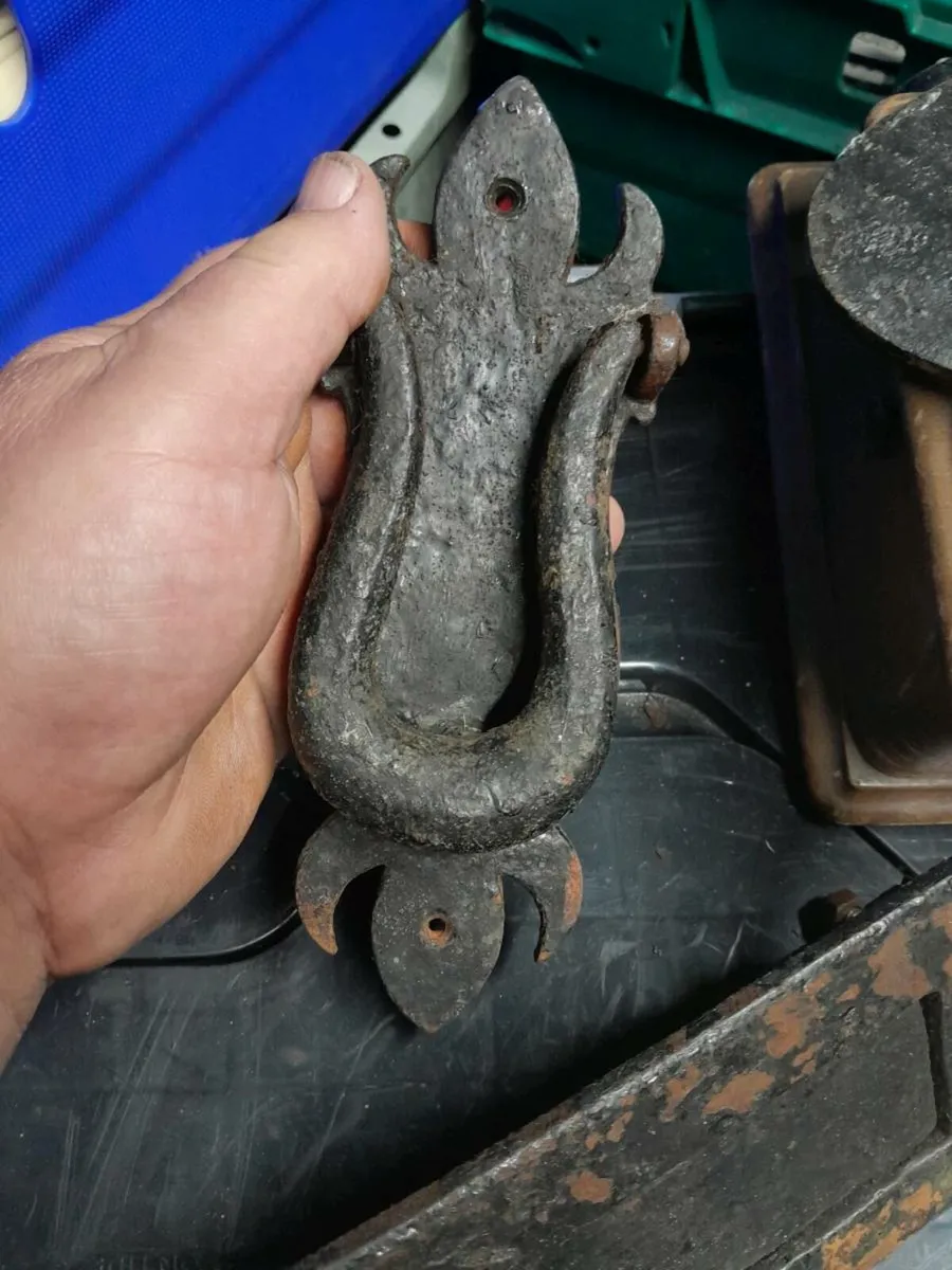 Vintage cast iron door furnishers - Image 3