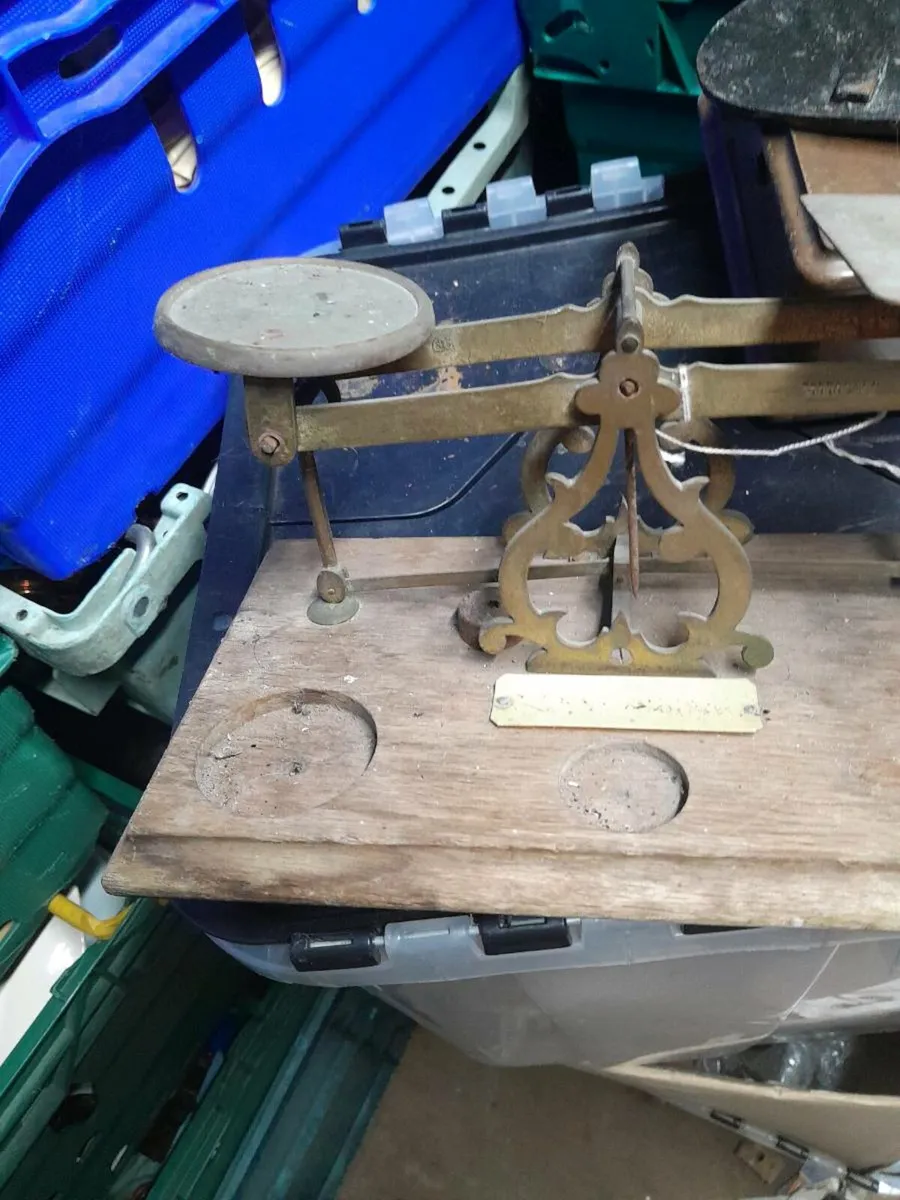 Old counter scales - Image 1