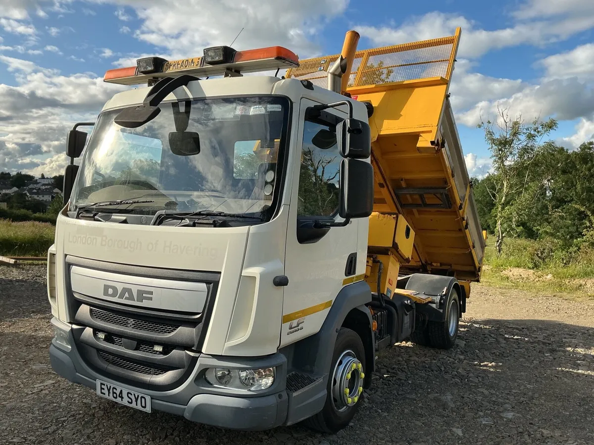 DAF  12 ton tipper/gritter - Image 1
