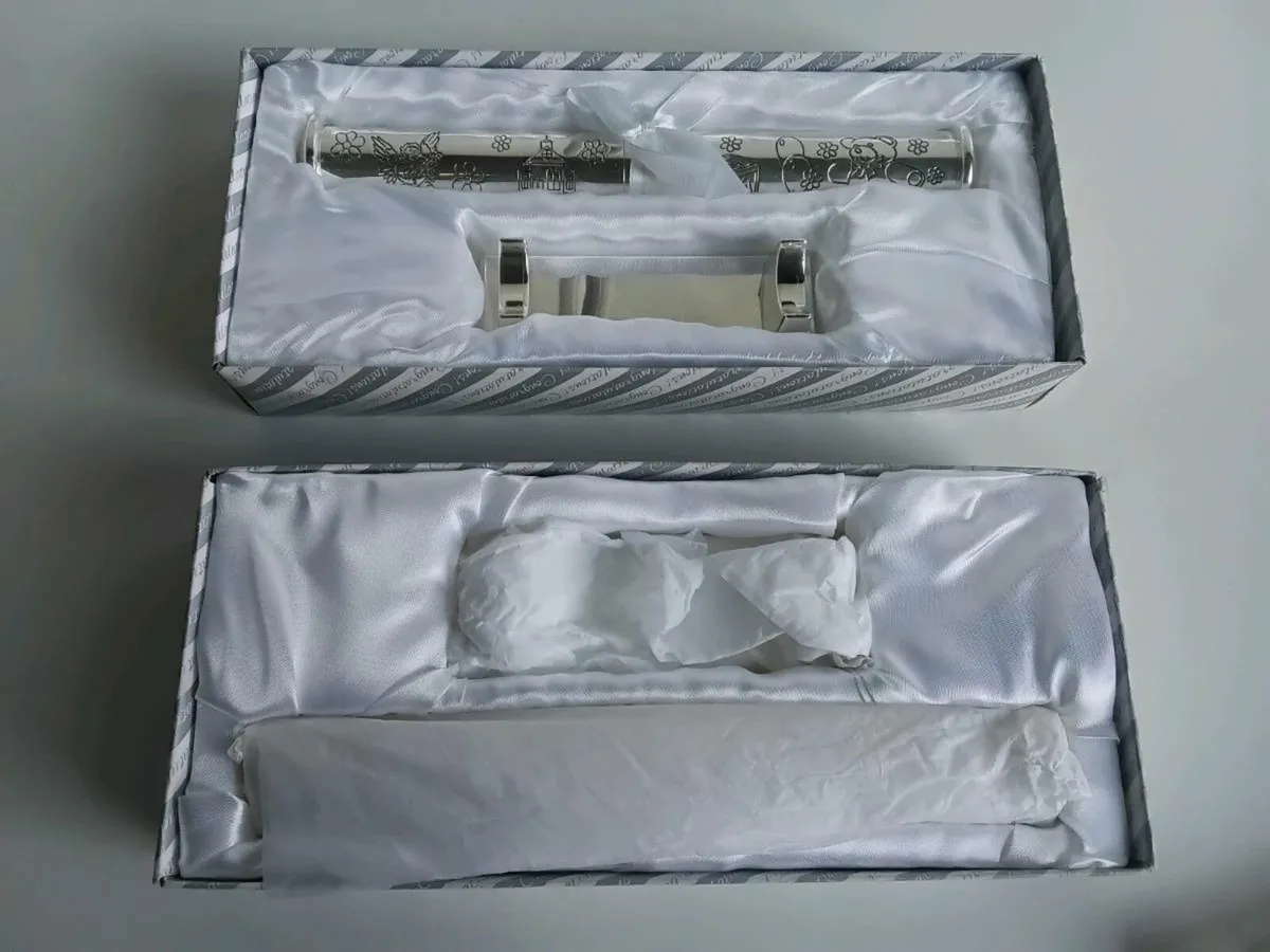 Birth Certificate Holder with Stand x1 - Image 3