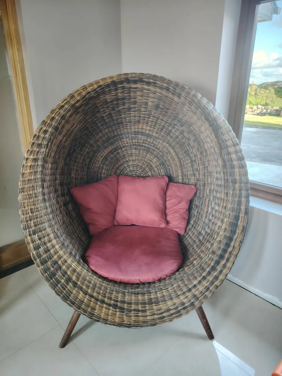 Chair, Egg Chair - Image 3