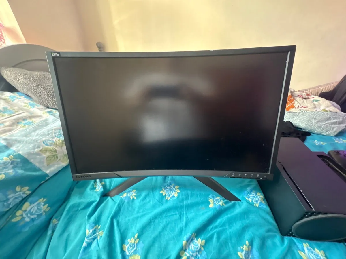 Xbox and monitor - Image 2