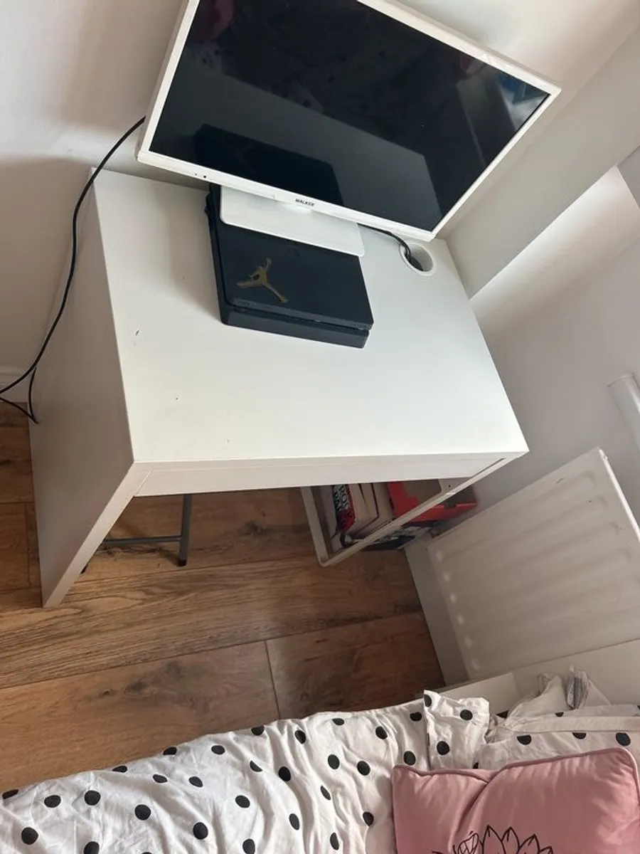 make up table - Image 1