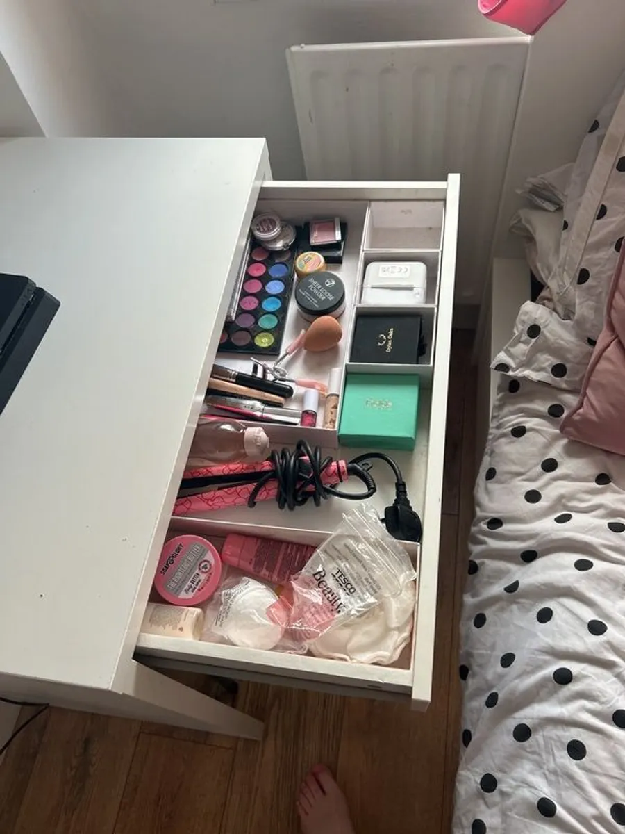 make up table - Image 3