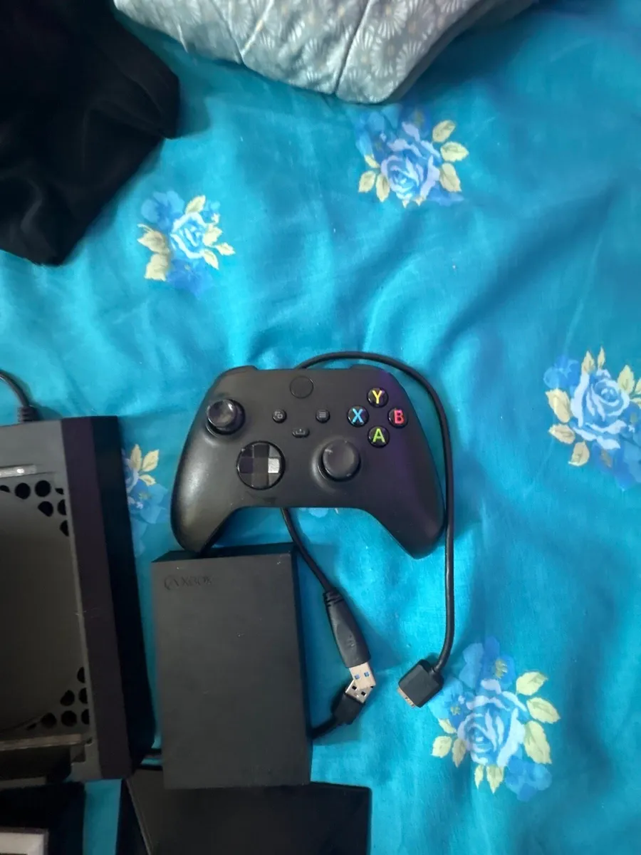 Xbox and monitor - Image 4