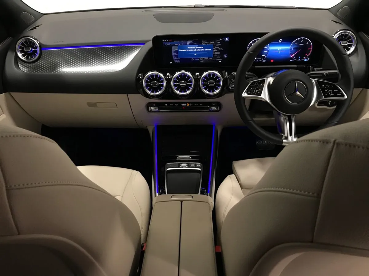 Mercedes-Benz GLA Gla200 D Progressive Line  nigh - Image 4